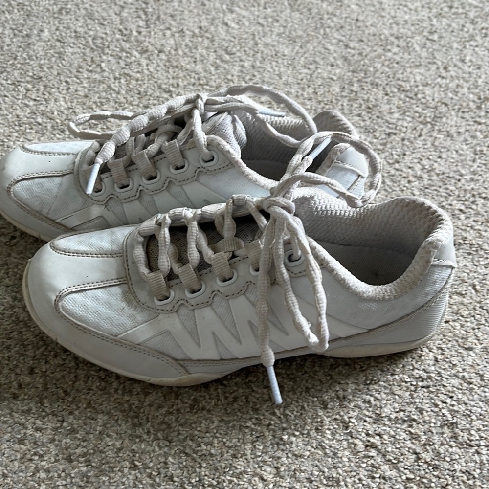 Girls chasse used cheer shoe-size 3